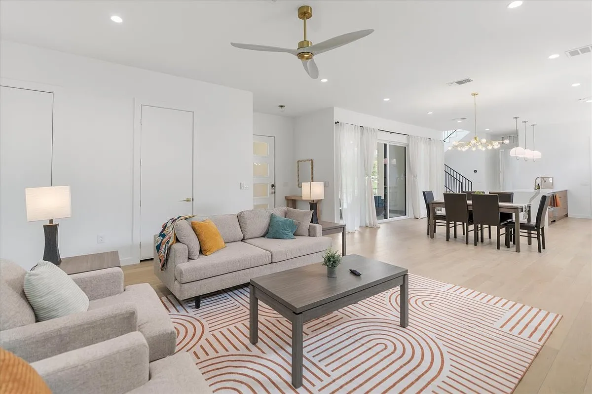 5 bed, 3.5 bath, 3150 sqft, $9,000 — Photo 3