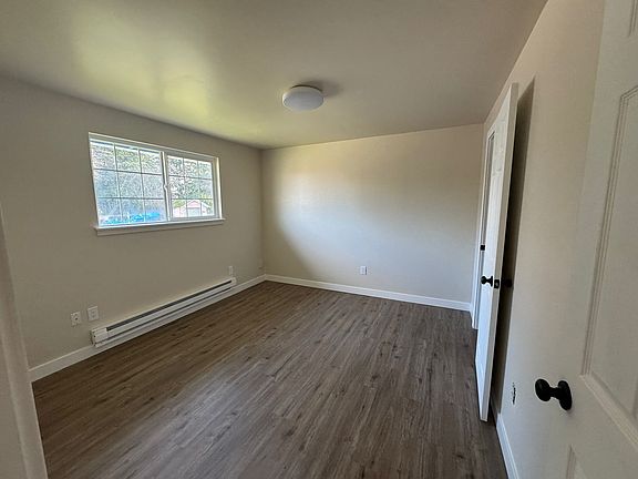 5th image of 3332 Sawyer St