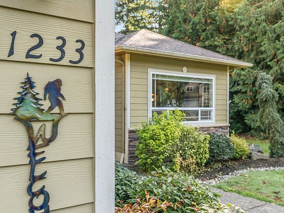 4th image of 11233 6th Ave NE