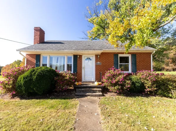 1093 Powell Ln, Bedford, VA 24523