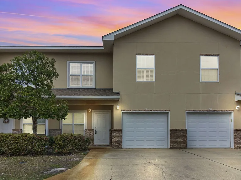 1486 Bentley Cir — Photo 1