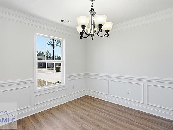 4th image of 186 Jackson Ave NE