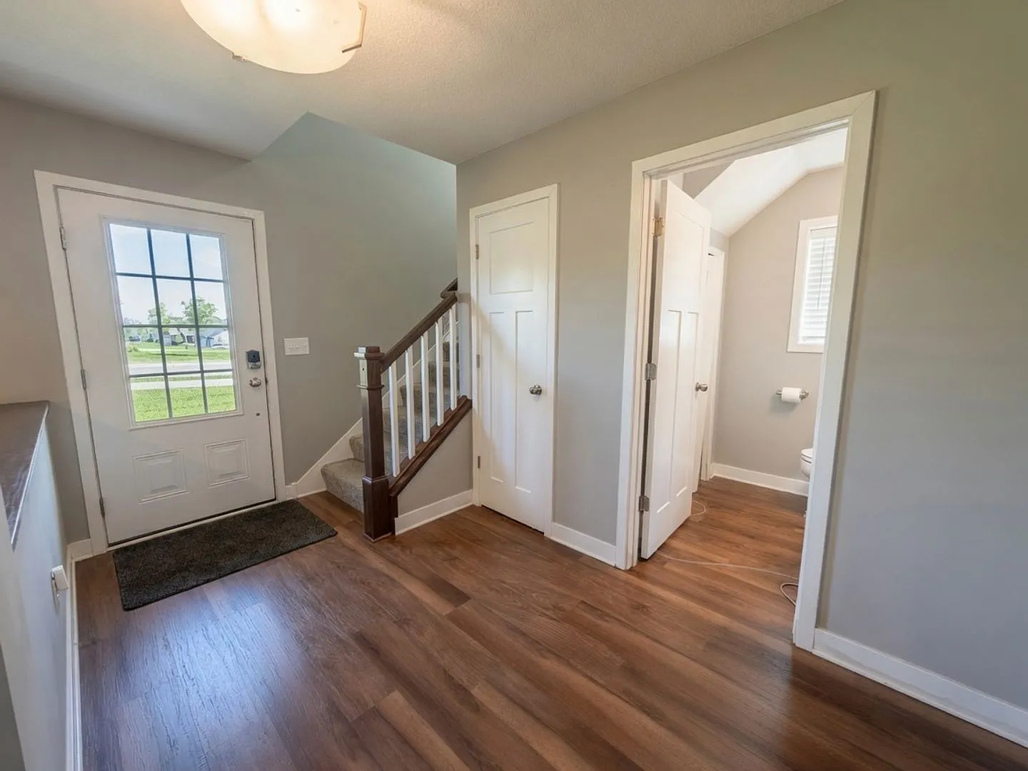 Pristine 3bed 3bath Townhome in Woodbury! — Photo 3