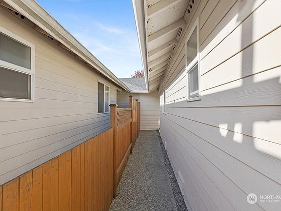 4th image of 15498 Esther Avenue SE