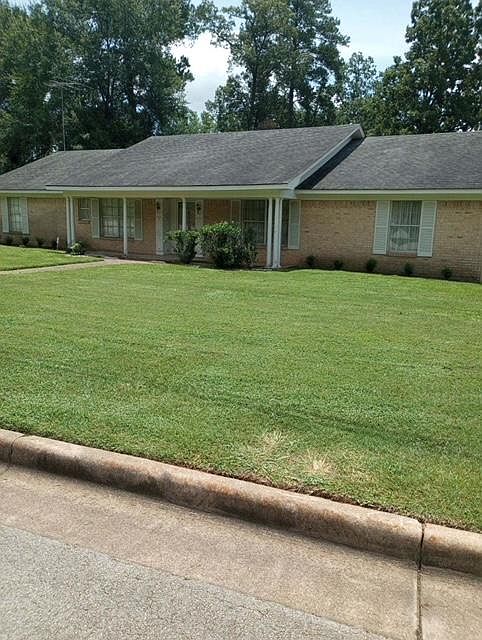 1st image of 700 Coleman Dr