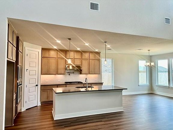 5th image of 19600 Erna Dr