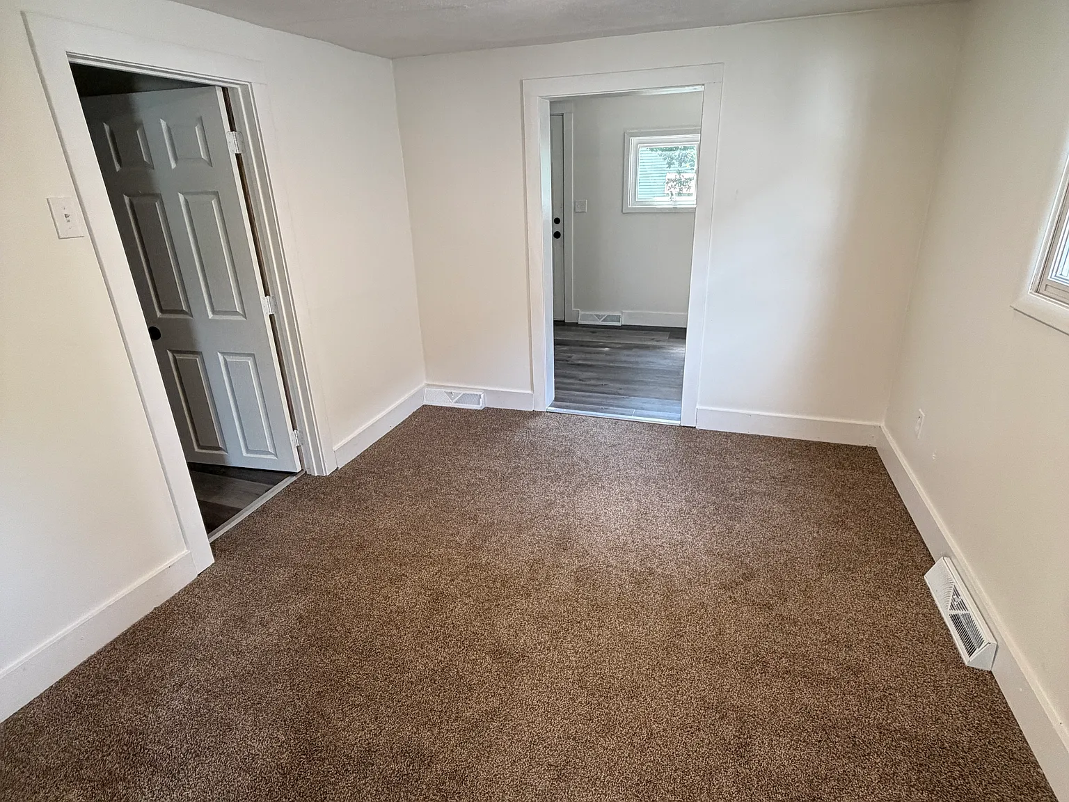 3 bed, 1120 sqft, $1,300 — Photo 4