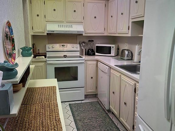 5th image of 1146 NW 83rd Avenue #B65