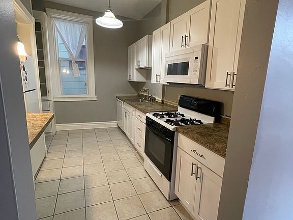 2nd image of 298 Lexington Ave #1