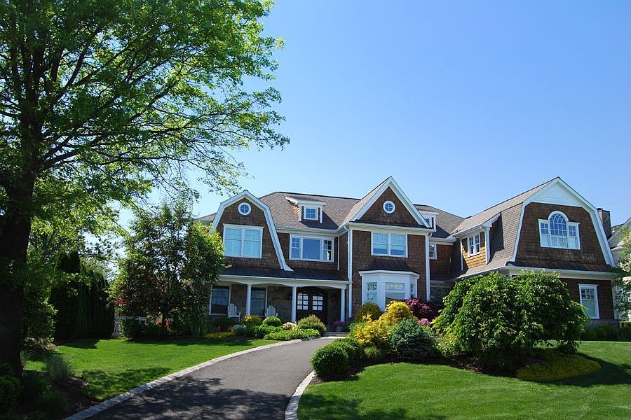 1st image of 685 Charnwood Dr