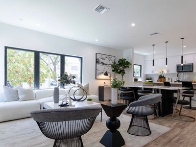 332 N Oakhurst Dr #102, Beverly Hills, CA, 90210