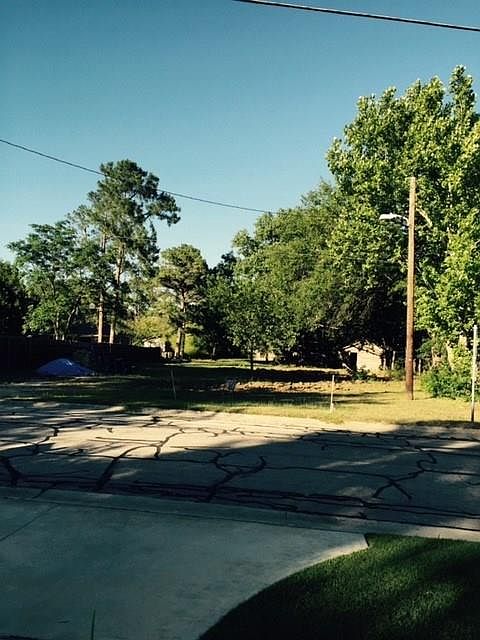 2nd image of 418 Post Oak Dr