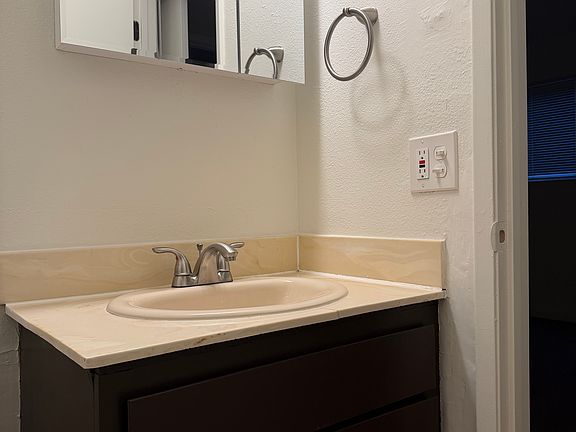 3rd image of 2415 25th St APT 2
