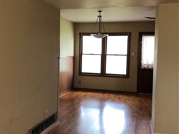 2nd image of 117 Holly Dr