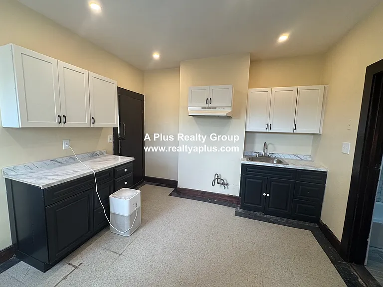 Arcadia St — Photo 1