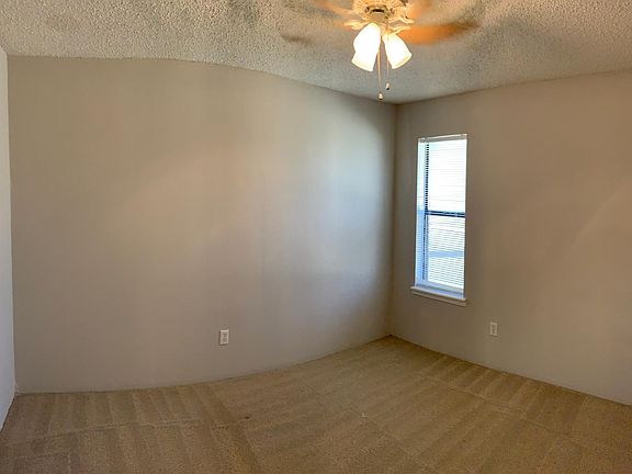 5th image of 610 Fair Oaks Cir #1