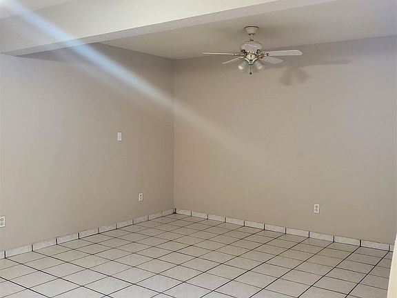 Living room 17x14