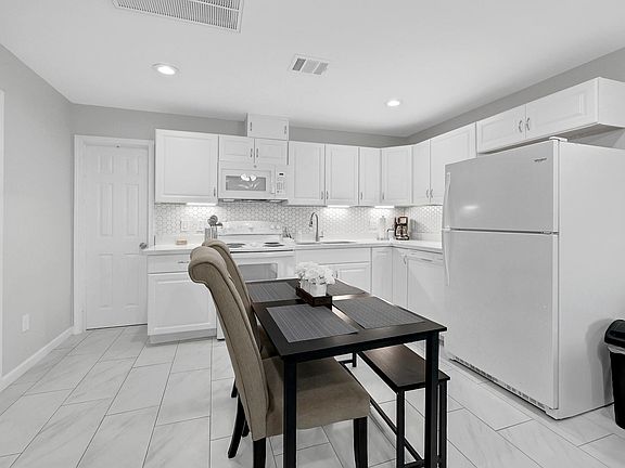 3rd image of 5628 Doulton Dr #A