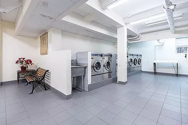 Rented by Qwest Residential Downtown LLC | media 10