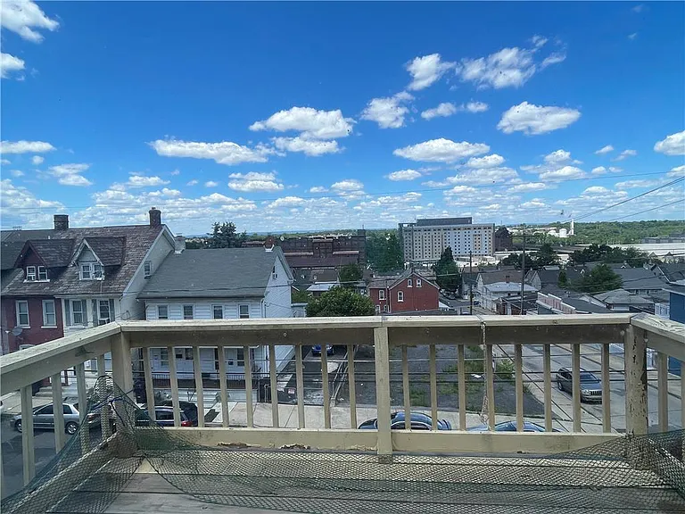 1187 E 4th St — Photo 5