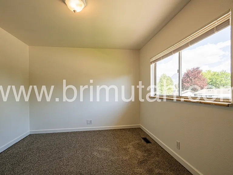 1561 E Delaware Ln — Photo 18