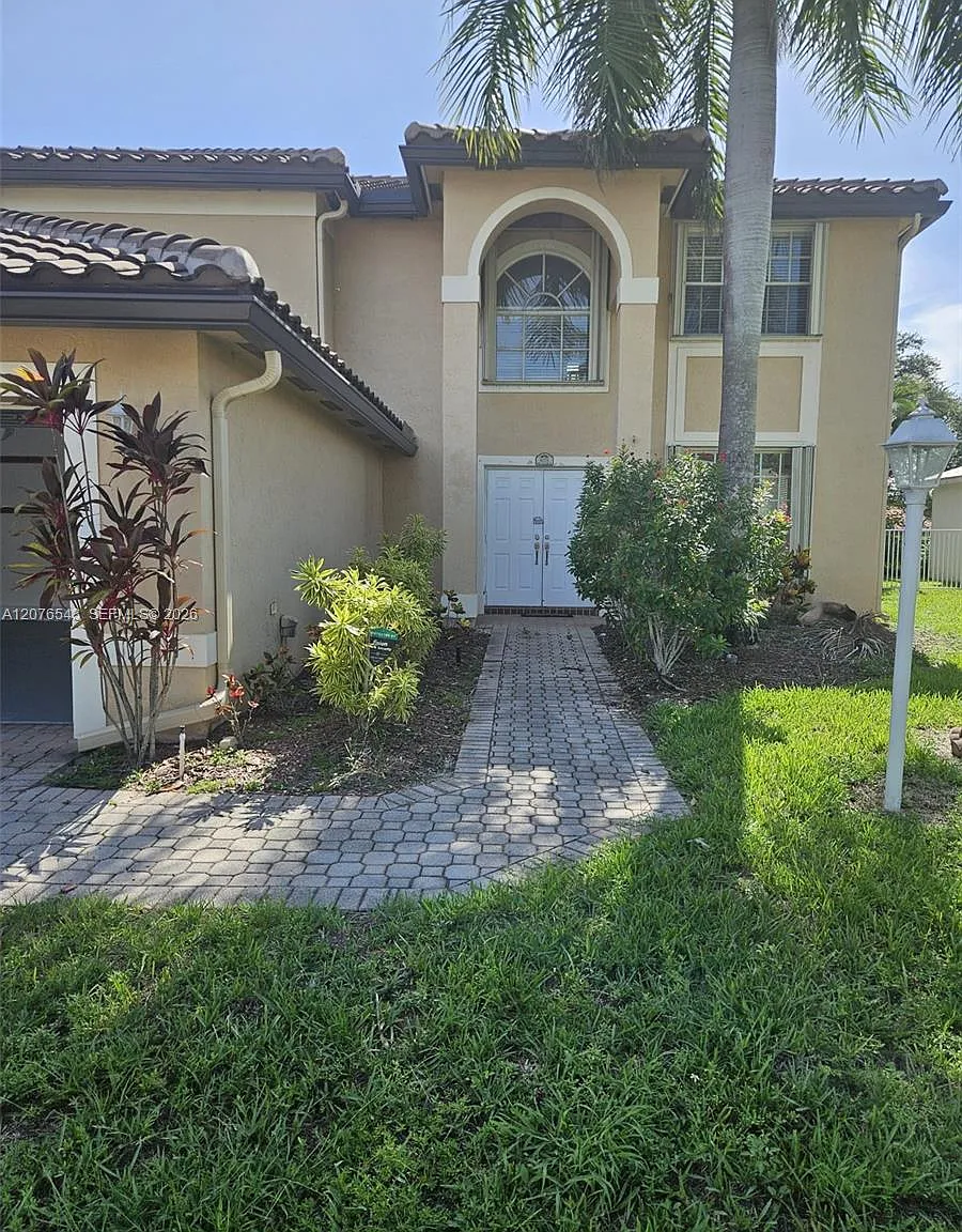 4 bed, 2666 sqft, $5,400 — Photo 3