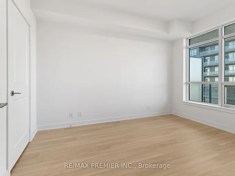 30 Upper Mall Way #909 — Photo 35