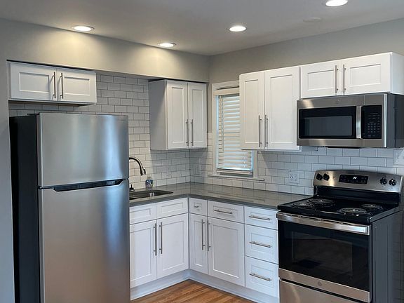 New kitchen with soft closed cabinets and SS appliances