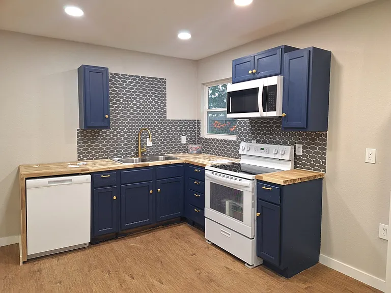 330 Ballantrae Ln — Photo 32