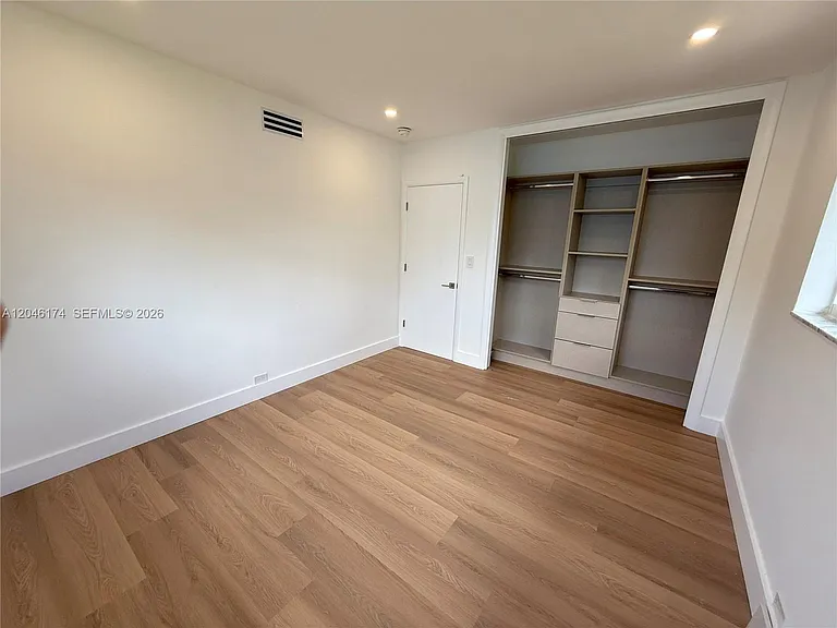 1155 98th St #4 — Photo 8