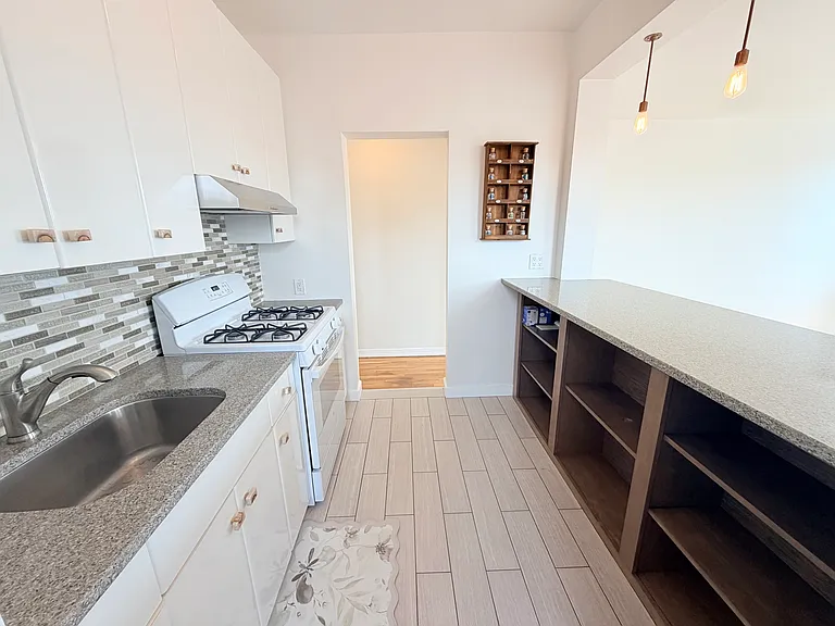 1489 E 8th St #D1 — Photo 5