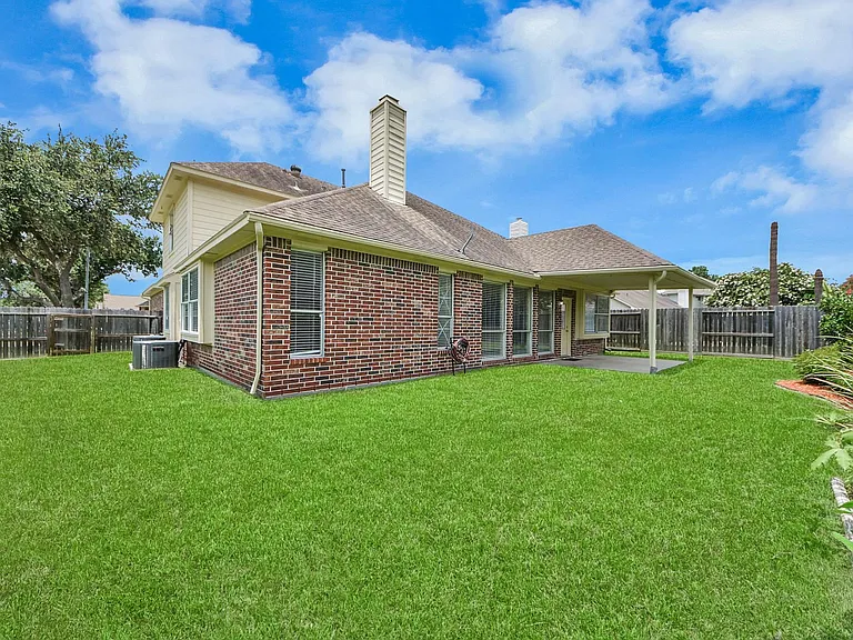 435 Leisure Dr — Photo 45
