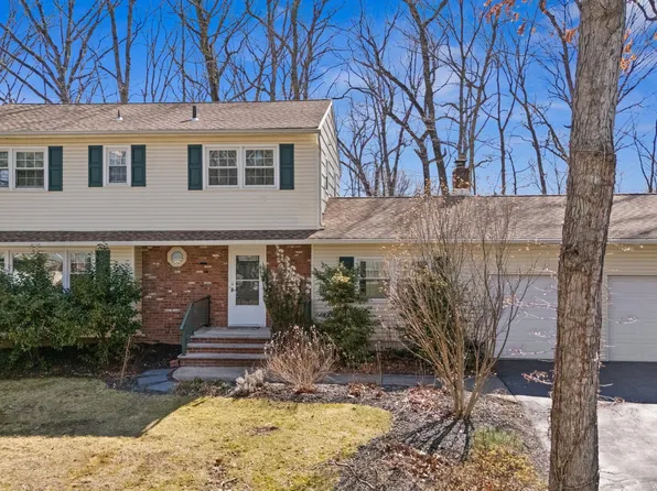 23 Sutton Pl, East Windsor, NJ 08520