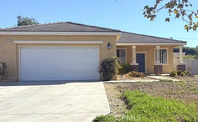 4 bed, 1896 sqft, $3,495 — Photo 2
