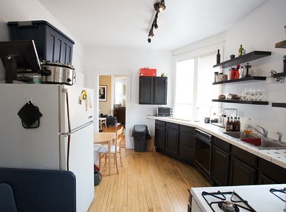 3rd image of 3052 N Lincoln Ave APT 03F