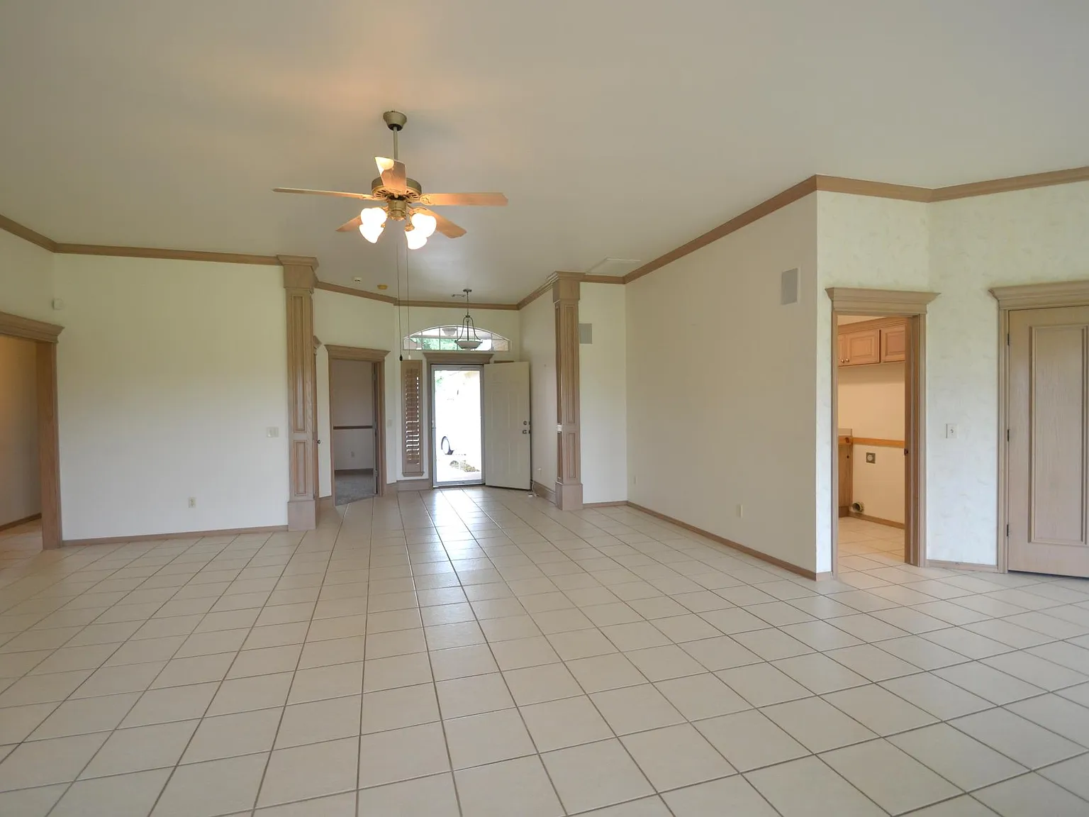 3 bed, 1801 sqft, $1,800 — Photo 2