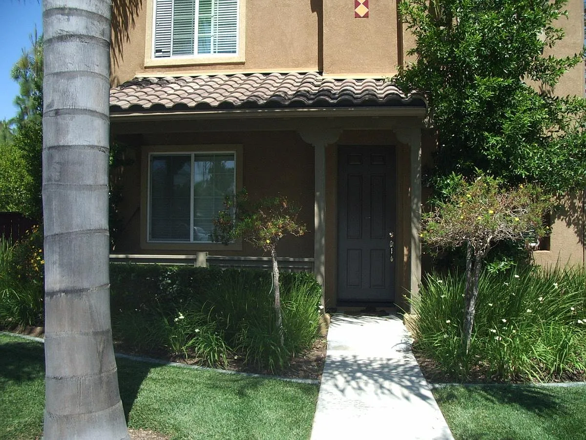 3 bed, 2.5 bath, 1554 sqft, $3,600 — Photo 2