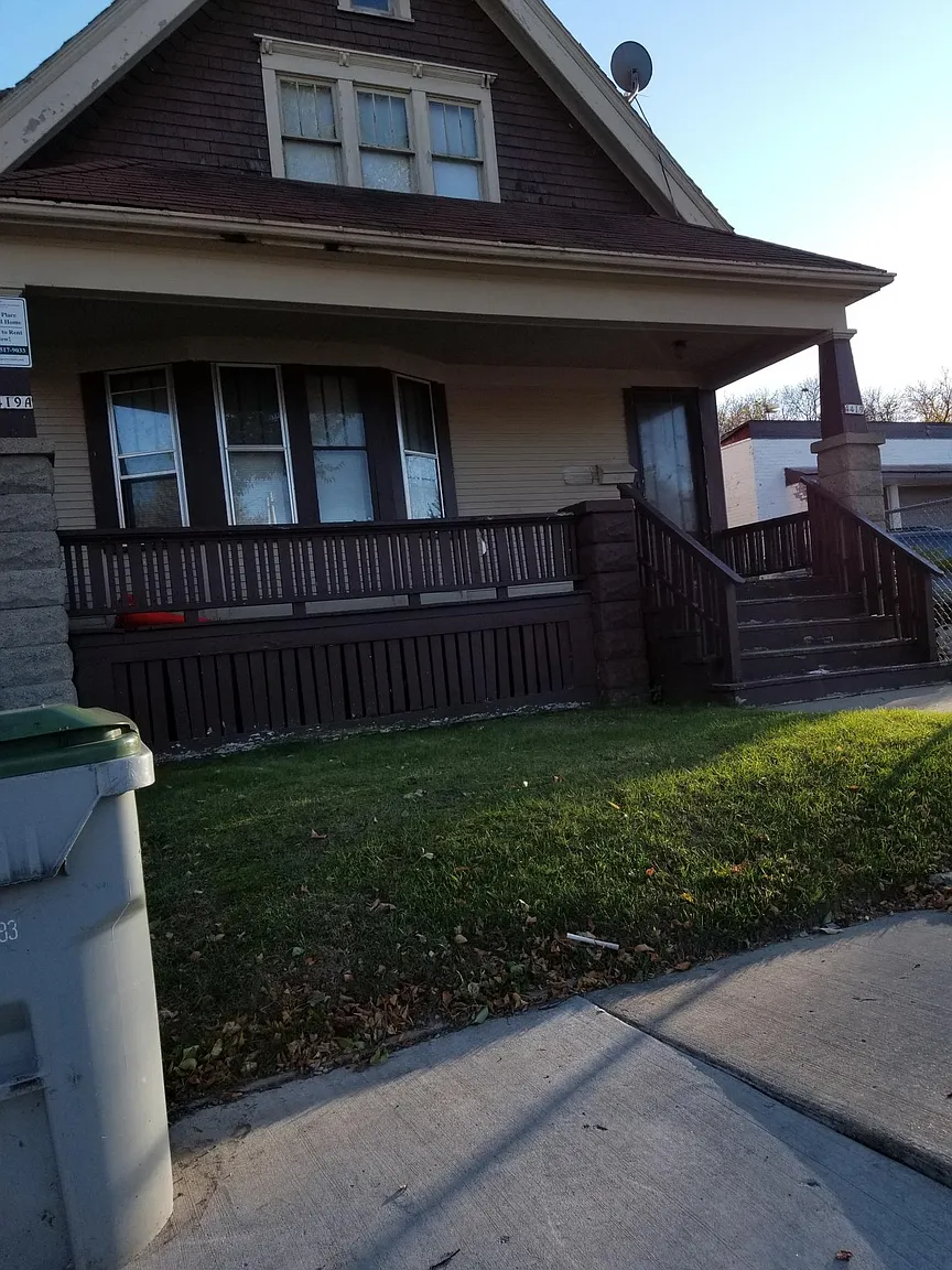 4419 W Burleigh St photo 1