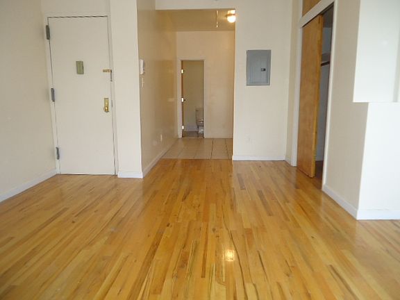 3rd image of 524 Lafayette Ave APT 7