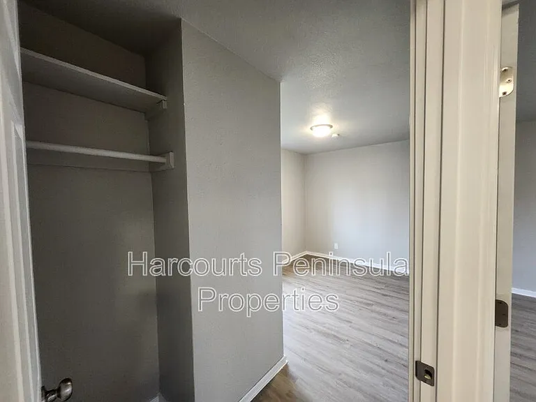 2831 NE Center St #1 — Photo 10