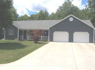 1711 S Halleck St, Demotte, IN 46310