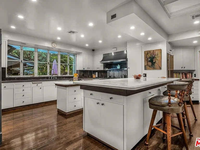 829 N Whittier Dr — Photo 20
