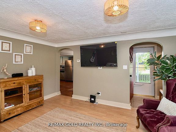 5th image of 5853 McLeod Rd