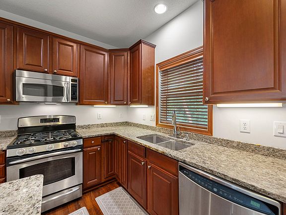 4th image of 4022 Cedar Grove Ln
