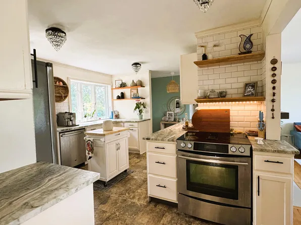 (undisclosed Address), Granby, MA 01033