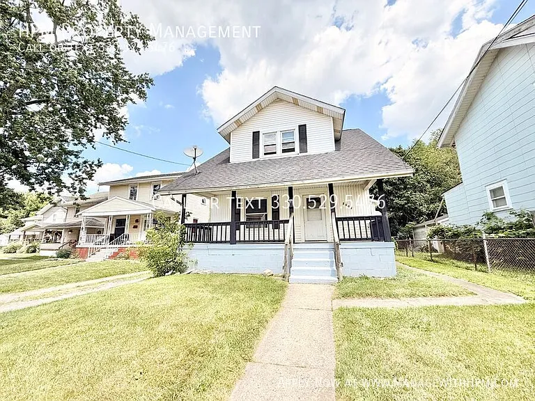 2202 Brownlee Ave NE — Photo 1