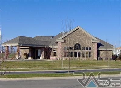 3rd image of 805 E Silver Pond Pl