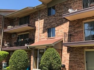 5333 Waterbury Dr APT 301, Crestwood, IL