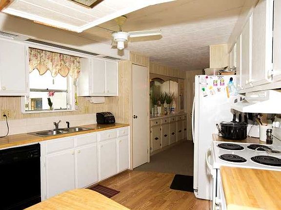 4th image of 1454 Barefoot Cir