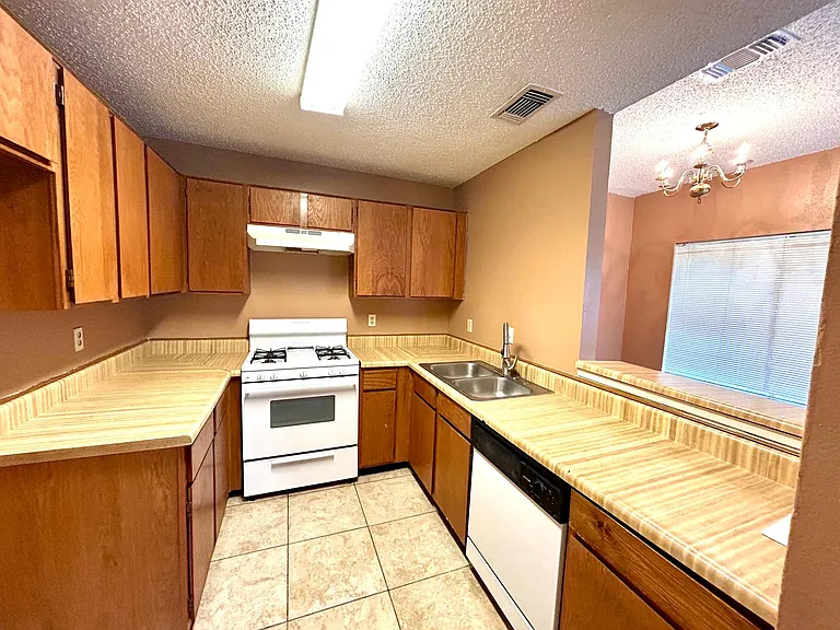 17007 Mercado Dr — Photo 2